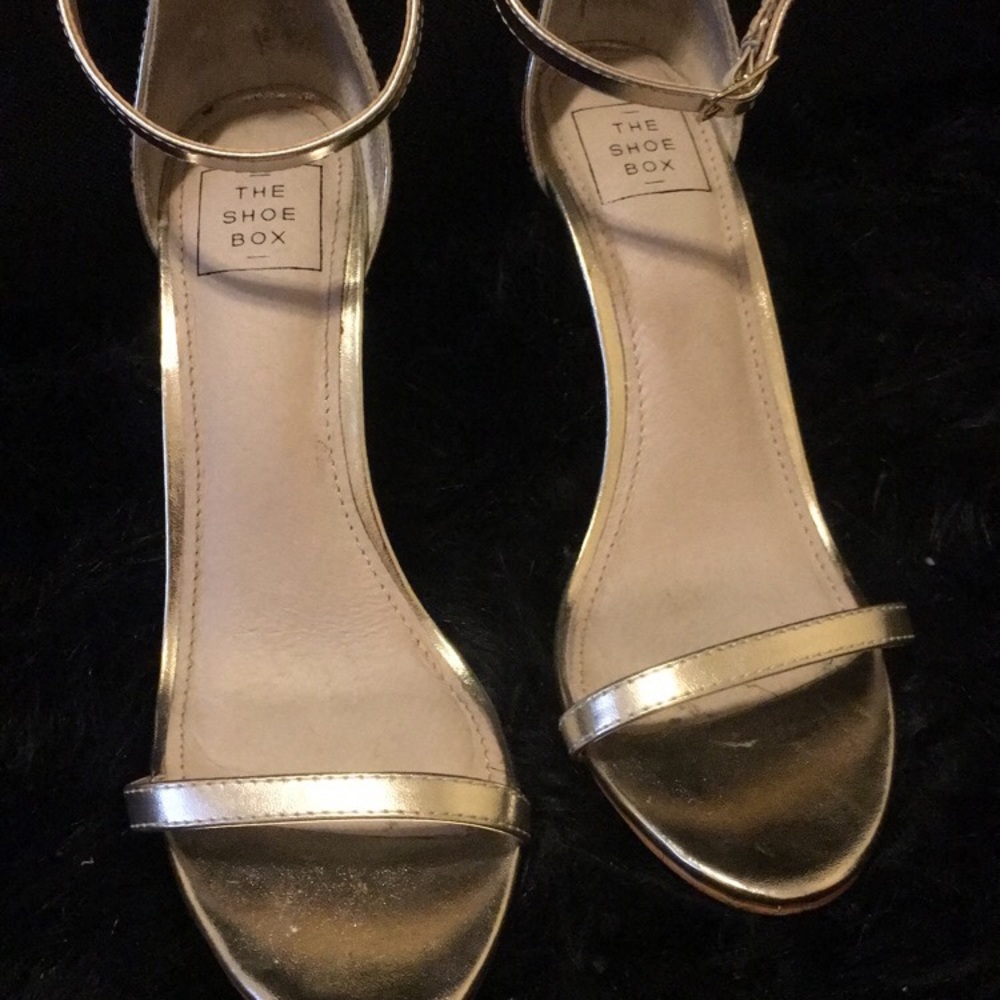 Sandals - Picture 2 of 4